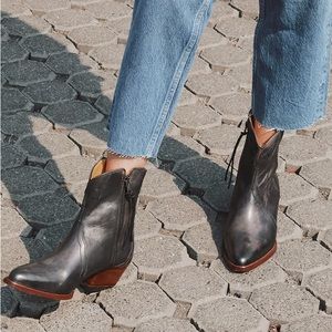 New Frontier Western Carbon Leather Pointed-Toe Mid-Calf Boots